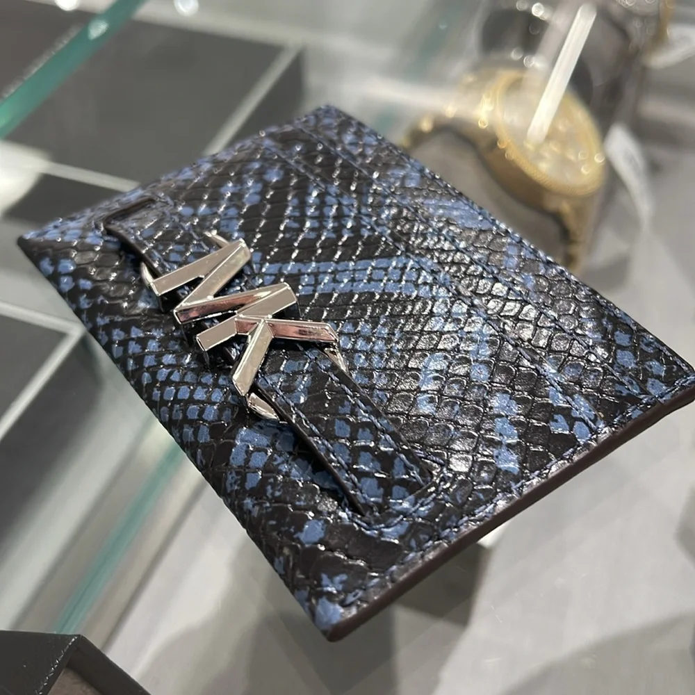 MICHAEL KORS
Reed Large Snakeskin Python Pattern Card Holder Case
Denim
NWT - Picture 13 of 16